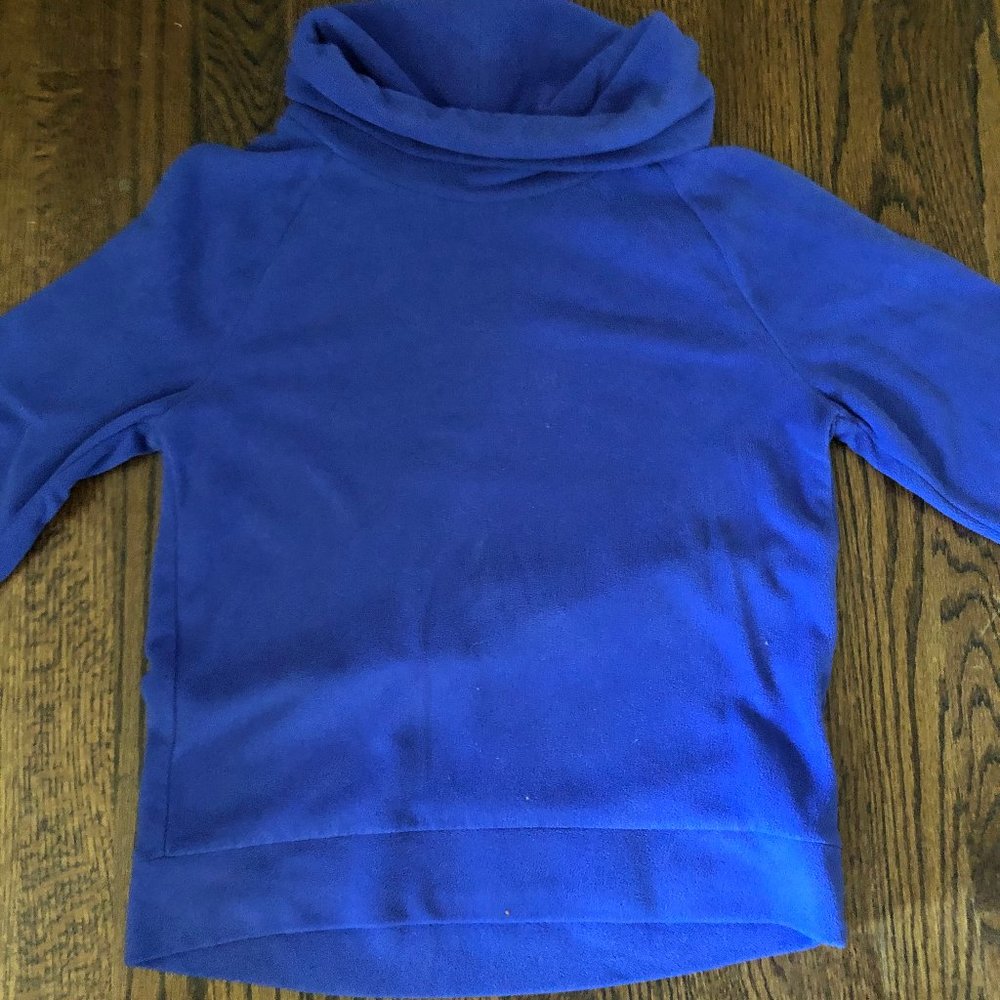 fun blue turtle neck thick sweatshirt